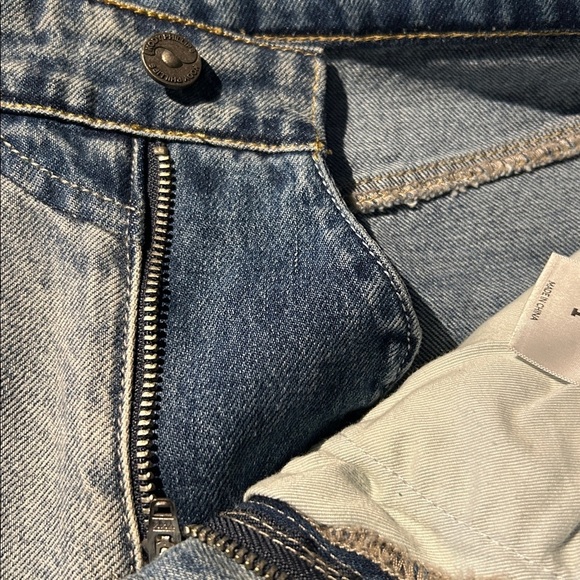 “CURVE” jeans by Kody Phillips - Picture 11 of 13